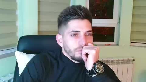 independent model online show from December 7, 4:47 pm