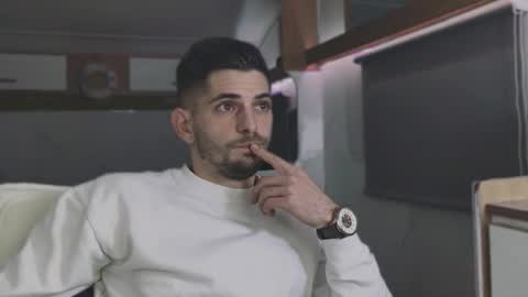 independent model online show from November 30, 7:16 pm