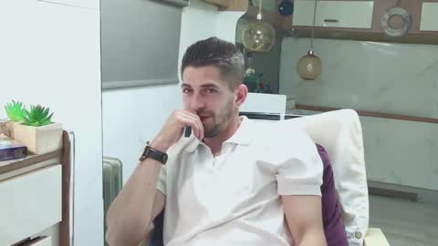 independent model online show from June 4, 8:04 pm