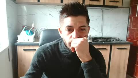 independent model online show from February 19, 11:38 am