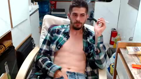 independent model online show from June 9, 9:05 pm