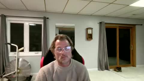 foodforcatfists online show from February 4, 5:35 am