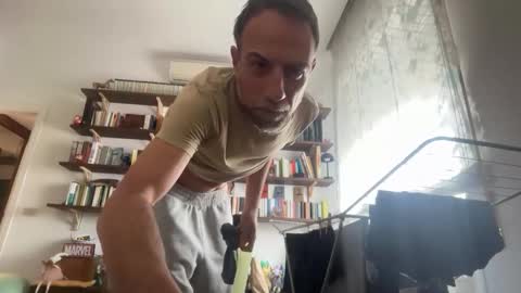 fra___ online show from November 24, 12:06 pm