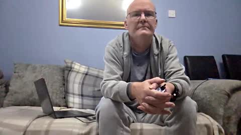 friendlydave528793 online show from December 15, 7:33 pm