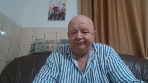 Snapshot of fullballs6 chatting on December 24, 1:27 am fullballs6 online show from December 24, 1:27 am