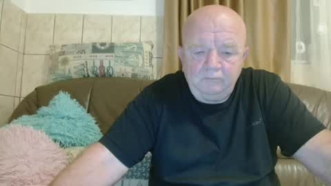 Snapshot of fullballs6 chatting on October 24, 2:35 am fullballs6 online show from October 24, 2:35 am