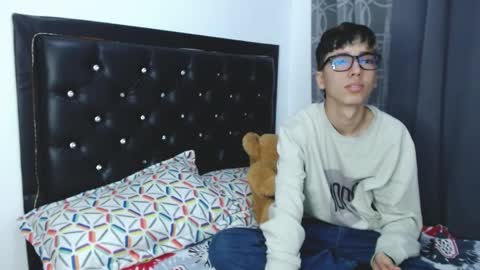 gabriel_x18 online show from February 3, 4:32 am