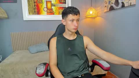 garuo_18 online show from November 30, 4:20 pm