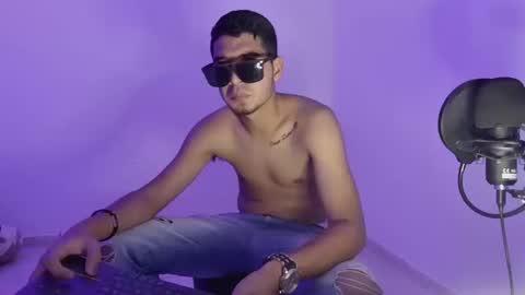 Snapshot of gianluca_silva chatting on October 19, 12:04 am Gianluca Silva online show from October 19, 12:04 am