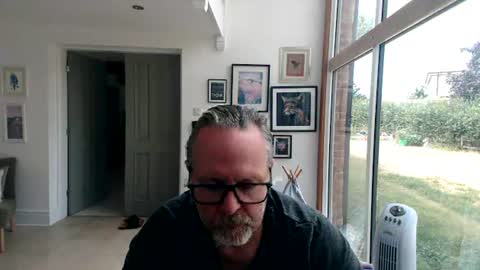 girlsandbikes online show from July 17, 11:39 am