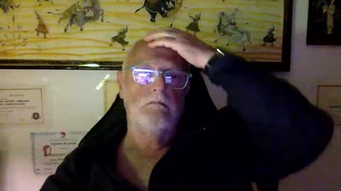 giutomma930394 online show from April 19, 6:54 pm