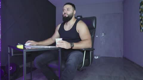 Matthew .. for short call me Matt online show from November 15, 9:44 am