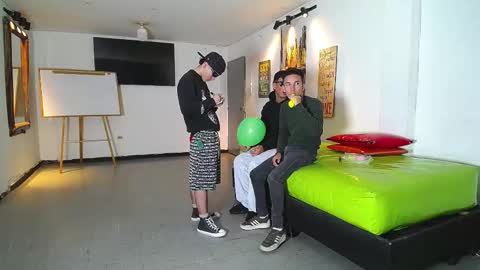 THOMAS AND DAMIAND online show from November 15, 6:43 pm