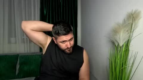 gold_alpha_boy online show from April 18, 8:20 pm