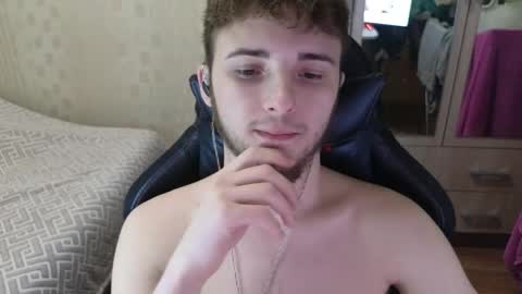 Golden boyyy21 online show from April 15, 12:43 am