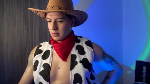 goldenknight33 online show from October 30, 5:36 pm