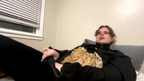 Doll online show from May 31, 1:06 am