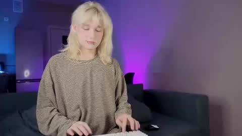 Greg-independent model online show from September 21, 10:10 pm