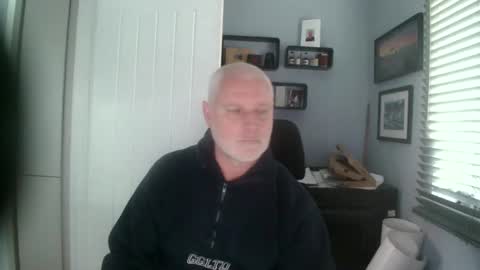 Snapshot of greyfox_6000 chatting on February 17, 4:15 pm greyfox_6000 online show from February 17, 4:15 pm