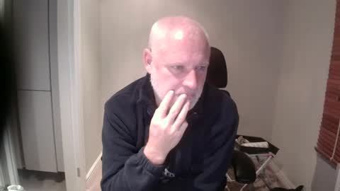 Snapshot of greyfox_6000 chatting on December 6, 2:57 am greyfox_6000 online show from December 6, 2:57 am