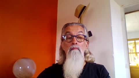 Snapshot of grybear60 chatting on October 25, 9:00 am Grybear online show from October 25, 9:00 am