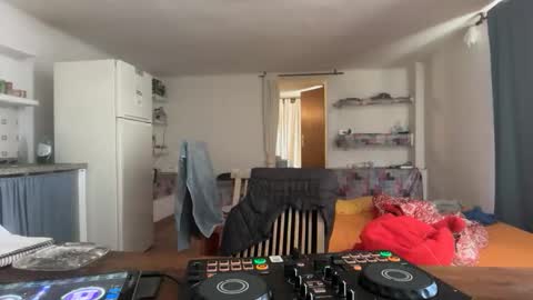 guardiannif_ online show from February 25, 12:39 pm