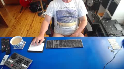 guesswhatigot2 online show from December 16, 8:09 am