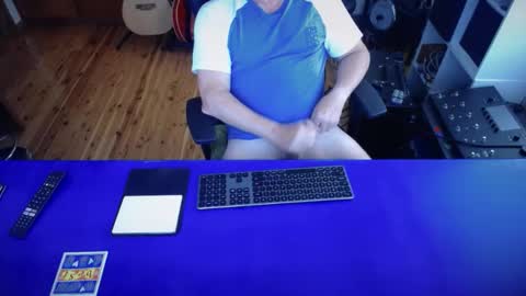 guesswhatigot2 online show from March 8, 11:07 pm