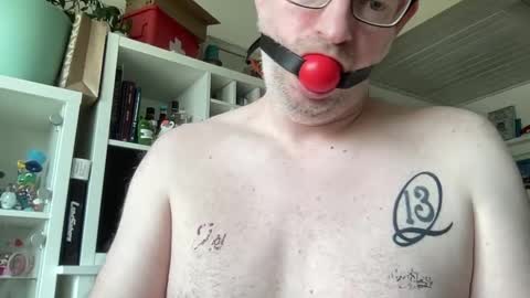 gummicasual online show from February 7, 1:51 pm