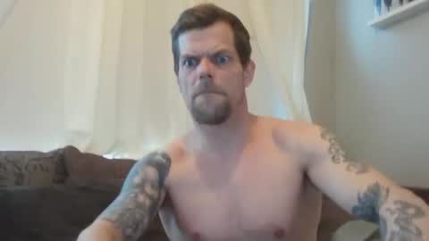 gunnarssonbenni33 online show from April 23, 7:38 pm