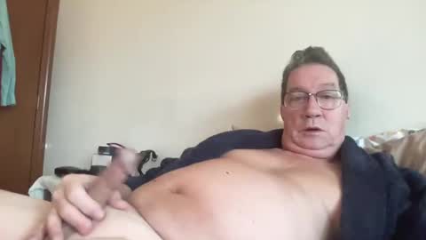 Snapshot of gwashere4u chatting on December 2, 2:17 pm gwashere4u online show from December 2, 2:17 pm