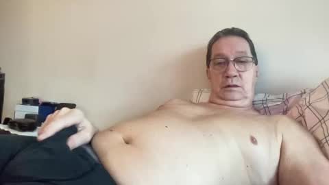 Snapshot of gwashere4u chatting on March 5, 3:18 pm gwashere4u online show from March 5, 3:18 pm