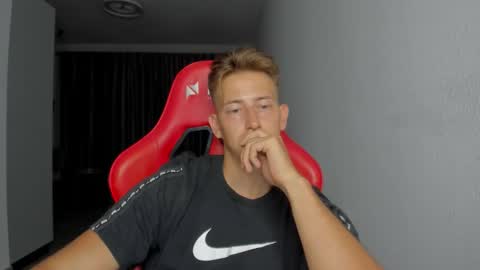 Oliver online show from November 3, 10:55 pm