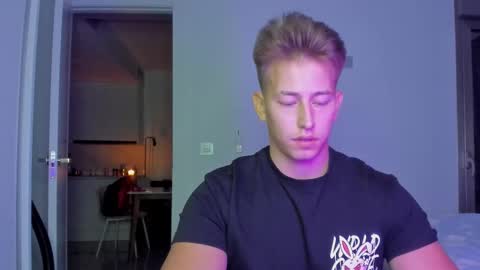 Oliver online show from December 19, 8:28 pm