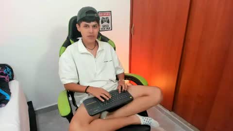 HAKU support me to reach 100 likes 3 online show from July 24, 3:58 am