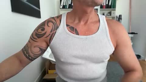 hanky online show from November 30, 9:33 am