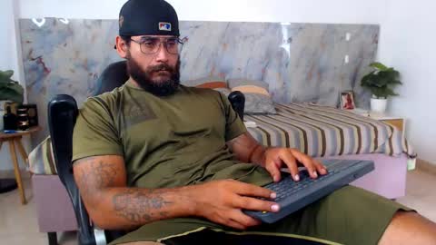 hanz_col online show from April 19, 12:59 pm