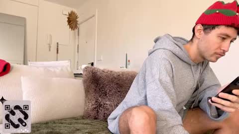 Snapshot of harry_jen chatting on December 29, 9:17 am TAP HERE choise Harry tattoo on chest  Jen curls hair online show from December 29, 9:17 am