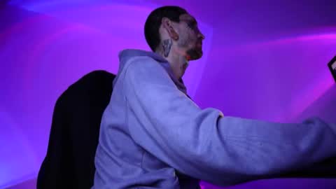 More content   2   online show from November 30, 9:55 am