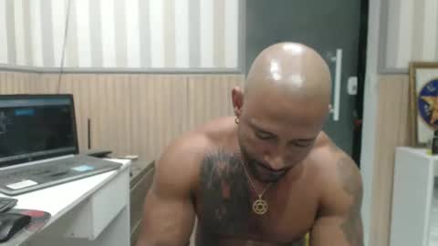 hebertgomes online show from December 1, 10:02 pm