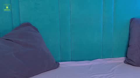 HEEJIN online show from November 23, 8:42 pm