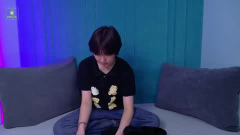 HEEJIN online show from April 14, 8:08 pm