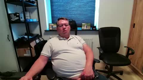 henrikrp1971 online show from April 19, 3:33 pm