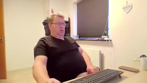 henrikrp1971 online show from December 29, 8:55 am