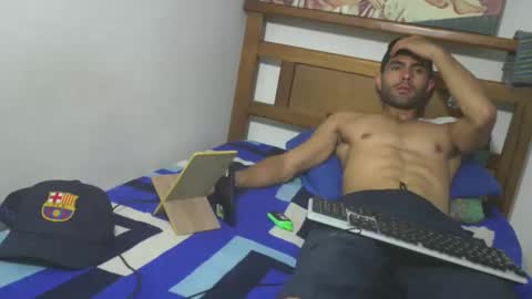 hideonbush online show from January 31, 8:29 pm