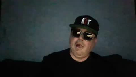 holden_minutz online show from May 27, 5:59 am