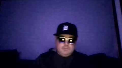 holden_minutz online show from February 25, 9:21 am