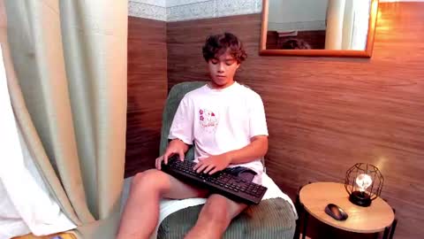 honeymoon_sariel online show from July 13, 8:33 pm