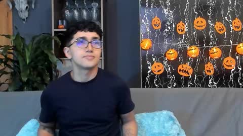 Snapshot of horny_twinks_guys chatting on October 26, 8:33 pm Alex and Camilo online show from October 26, 8:33 pm
