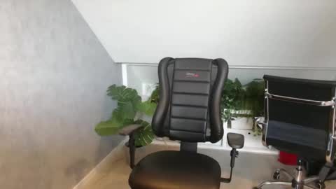 hornyd946998 online show from March 12, 10:01 am